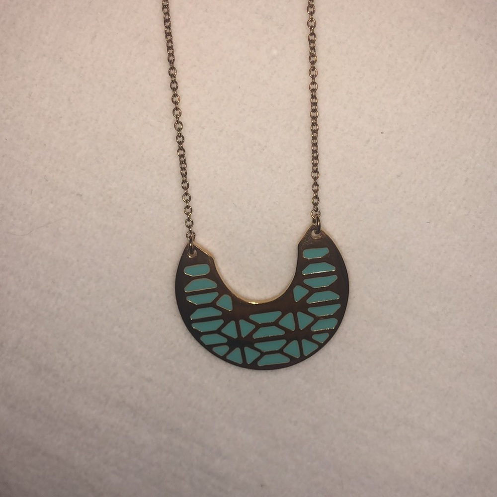 Stella and Dot gold necklace - Picture 3 of 7
